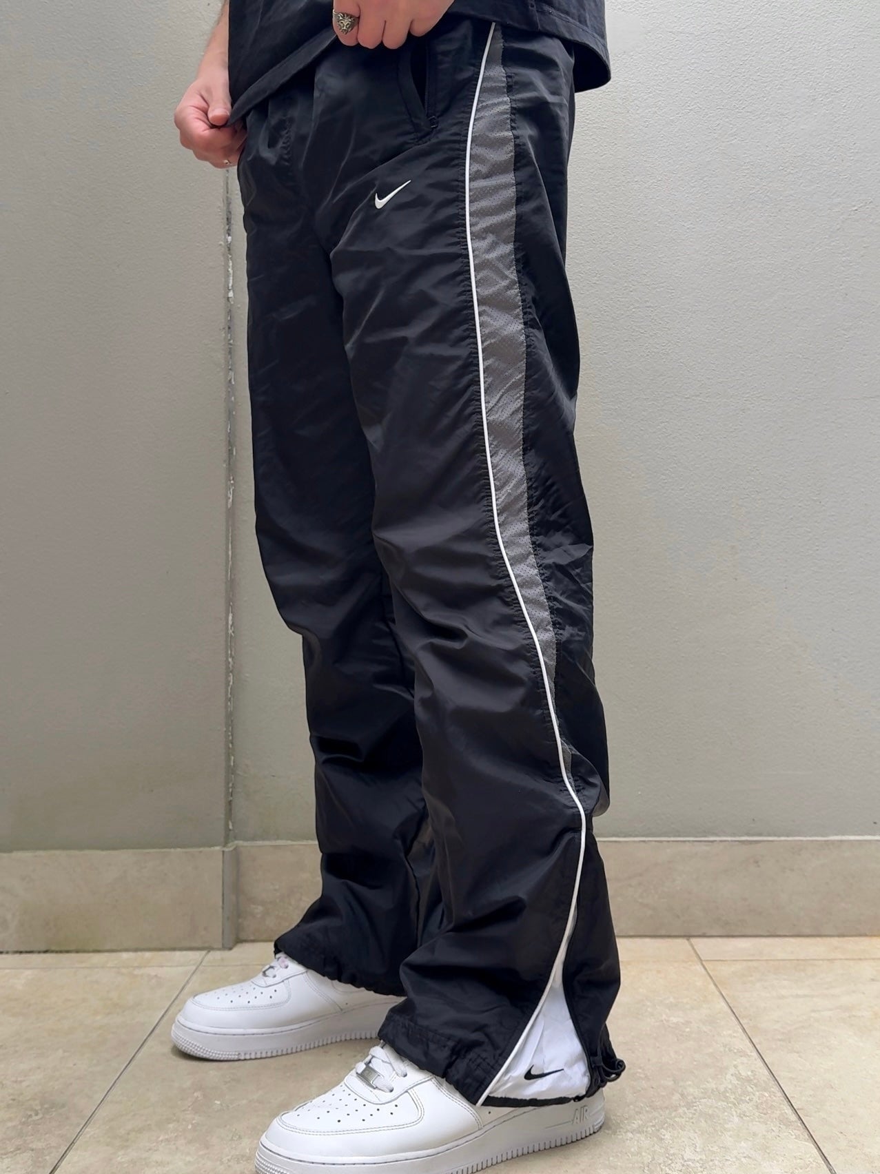 パンツ 00s NIKE nylon track pants black tech Nike Track Pants Nylon Baggy Drill Y2K Swoosh Hype Black | eBay