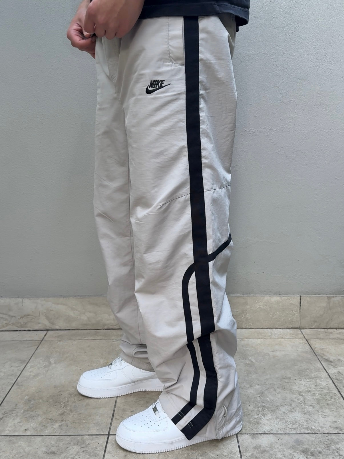 (M) - RARE Vintage Nike Track Pants Grey | Y2K 2000s