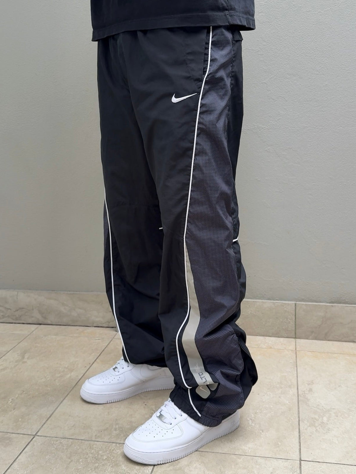 (L) - SUPER RARE Vintage Nike Air Max Track Pants Black | Y2K 2000s
