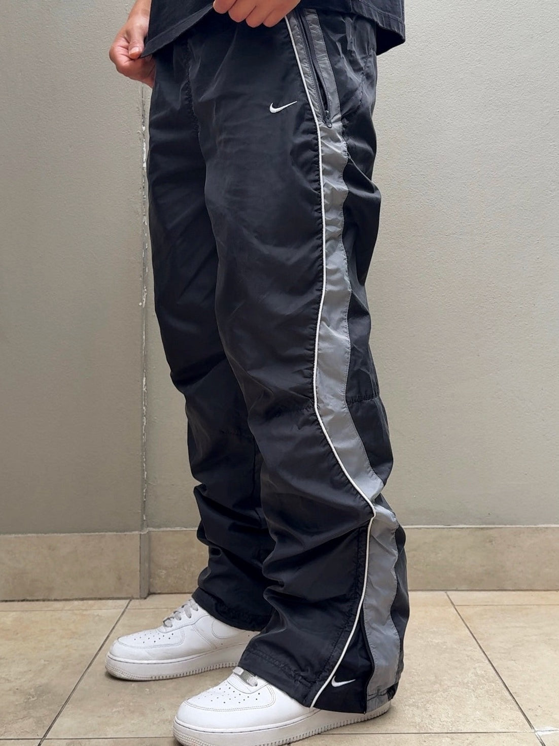 (M) - SUPER RARE Vintage Nike Track Pants Black | Y2K 2000s